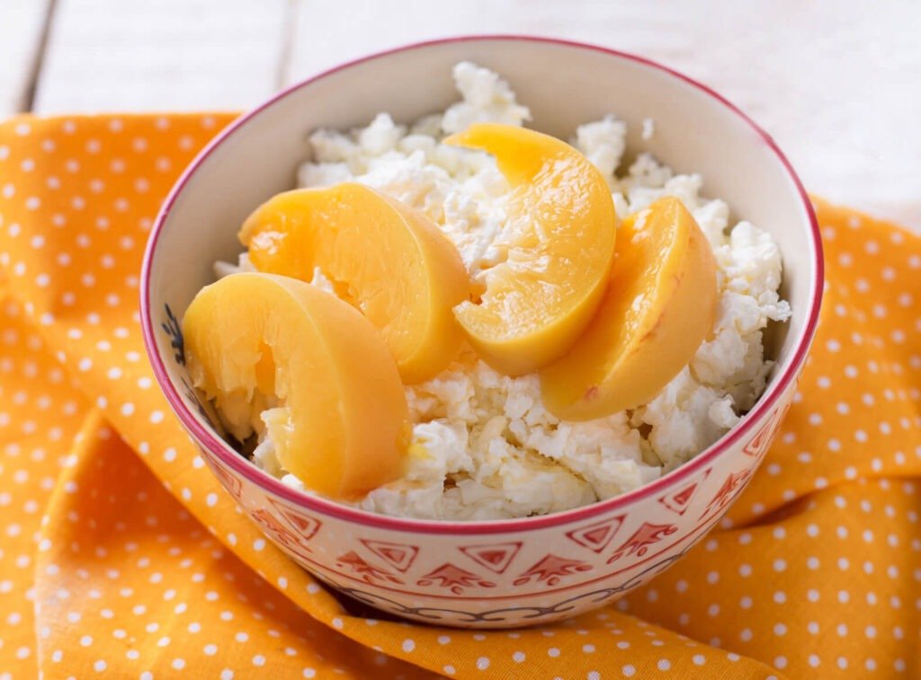 Cottage Cheese with Peaches and Cinnamon